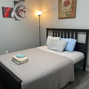 Cozy Getaway Newark
