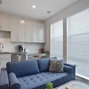 https://roomy-sdo-lawrenceville-by-cozysuites.hotels-in-pittsburgh.com
