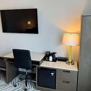 Super 8 By Wyndham Bronx Near Stadium New York